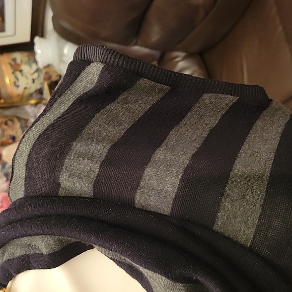 CandyCouture Top L Collar Black and Gray Diagonal Stripes - Picture 3 of 7